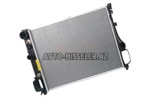 Mercedes W221 S-class su radiatoru